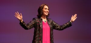 Nicole J Phillips, breast cancer survivor, keynote speaker, author, kindness crusader