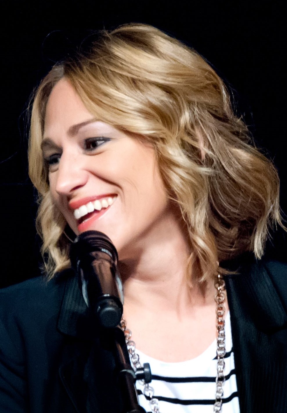 portrait of speak Well Being motivational speaker Amy Barnes -- Women's Wellness Forum